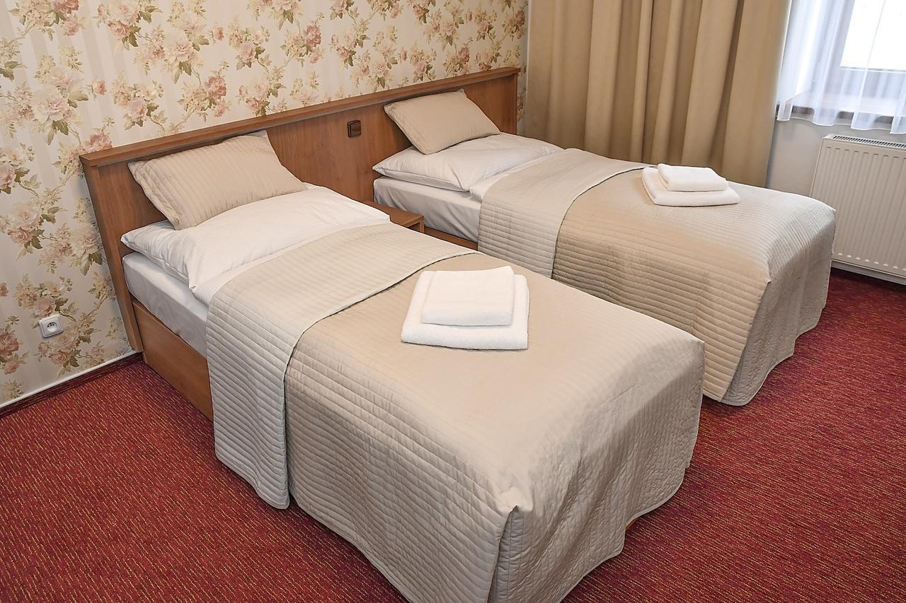 Hotel Sonata ฮราเดซ นาด โมราวิซี ภายนอก รูปภาพ